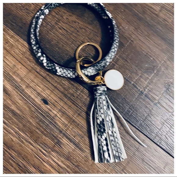 Tassel Bracelet print Key Ring - Picture 7 of 8